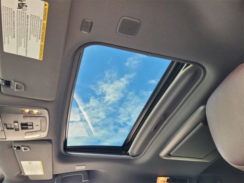 Used 2021 Toyota Sienna Platinum image 26