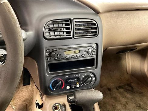 Used 2002 Saturn S-Series SL1 FWD image 21