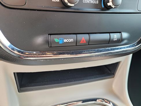 Used 2018 Dodge Grand Caravan SXT image 27