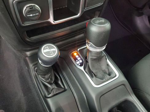 Used 2022 Jeep Wrangler Unlimited Willys image 18