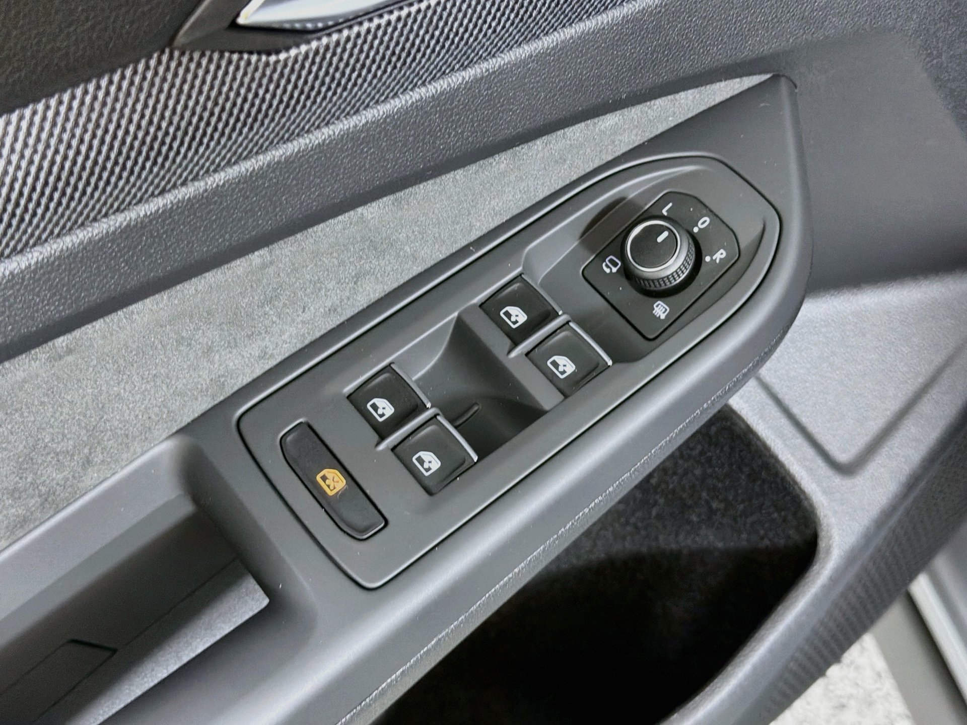 New 2026 Volkswagen GTI SE FWD image 17