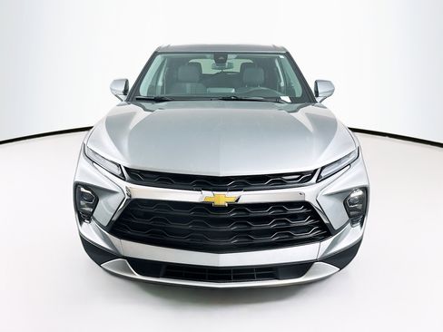 Used 2025 Chevrolet Blazer LT image 2