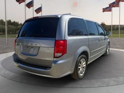 Used 2016 Dodge Grand Caravan SXT w/ UConnect Hands-Free Group FWD image 5