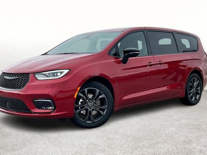 New 2026 Chrysler Pacifica Select