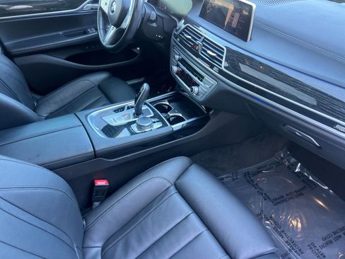 Used 2022 BMW 740i w/ M Sport Package image 16
