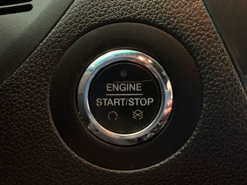 Used 2018 Ford Explorer XLT w/ Equipment Group 201A image 15