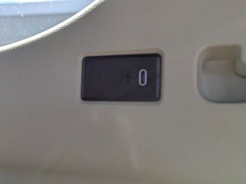 Certified 2022 Cadillac Escalade Premium Luxury image 17