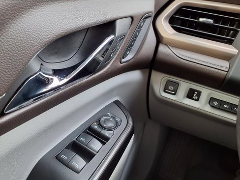 Used 2023 GMC Acadia SLT w/ Technology Package image 22