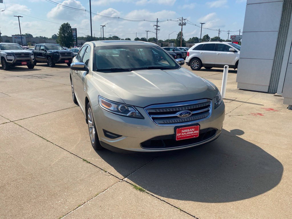 Used 2010 Ford Taurus Limited FWD image 4
