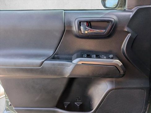 Used 2022 Toyota Tacoma TRD Off-Road AWD/4WD image 10
