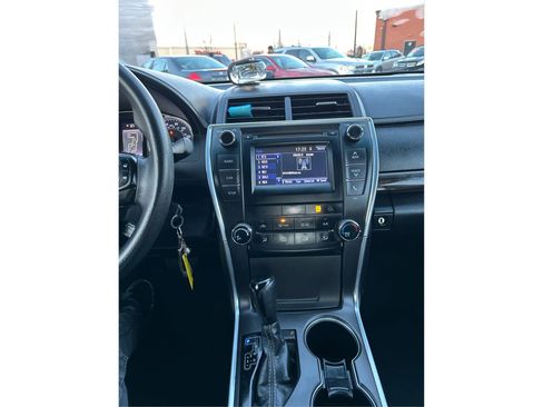 Used 2016 Toyota Camry LE image 17