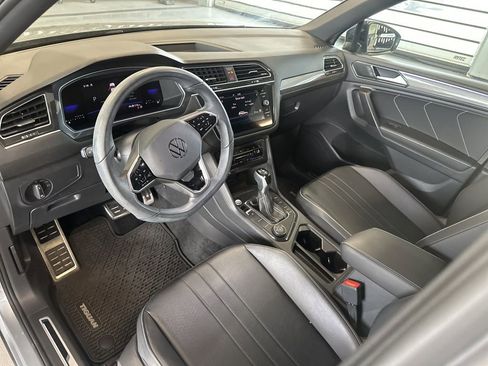 Certified 2024 Volkswagen Tiguan SE R-Line image 10
