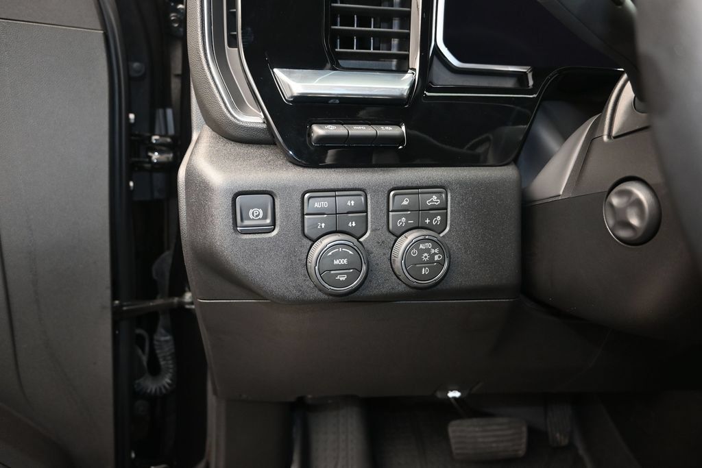 Used 2026 Chevrolet Silverado 1500 High Country w/ Midnight Edition AWD/4WD image 13