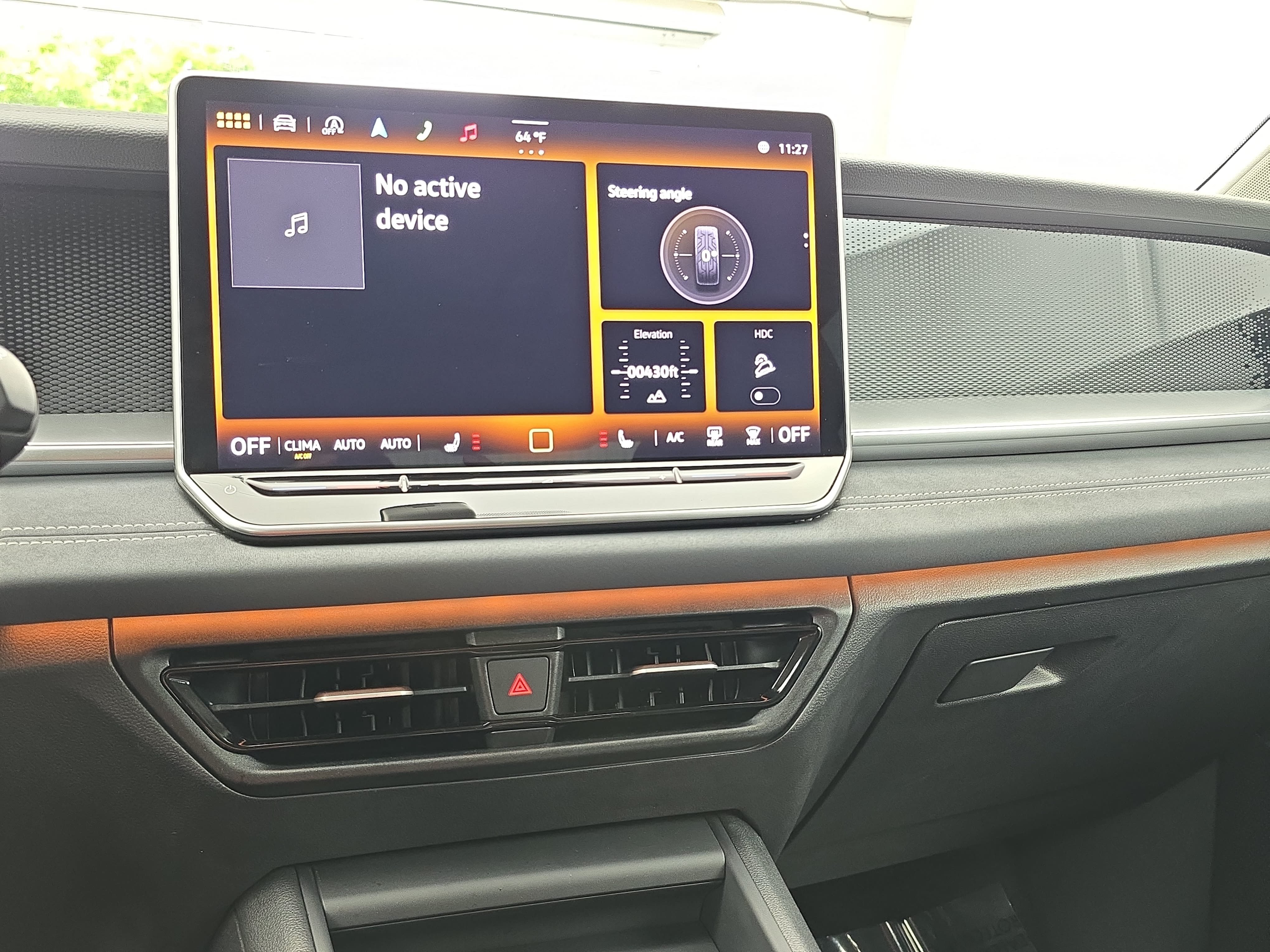 Used 2025 Volkswagen Tiguan SE AWD/4WD image 20