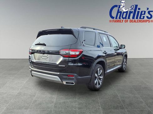 Used 2024 Honda Pilot Touring image 4