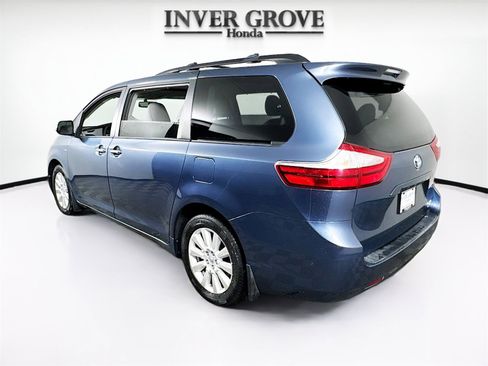Used 2017 Toyota Sienna XLE image 7