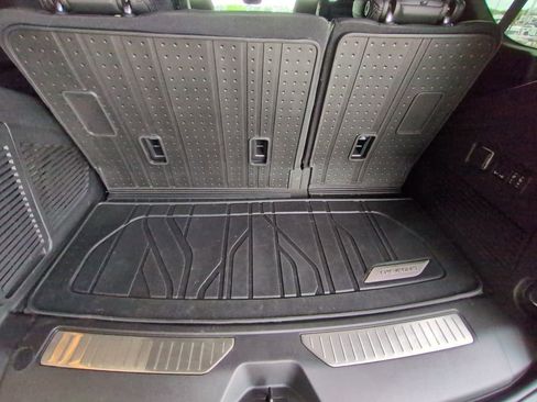 Used 2025 Chevrolet Tahoe High Country image 32