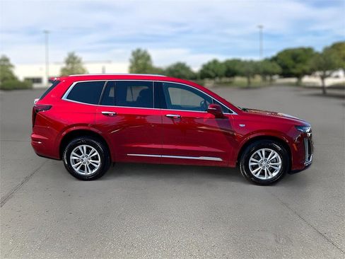 New 2025 Cadillac XT6 Luxury image 8