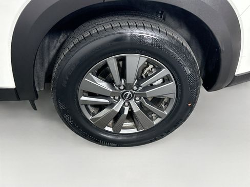 Used 2025 Nissan Pathfinder S image 11