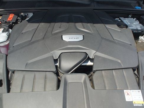 Used 2023 Porsche Cayenne AWD/4WD image 27