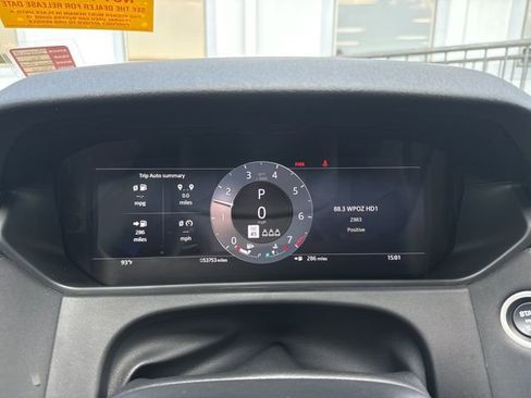 Used 2024 Land Rover Range Rover Velar Dynamic SE image 10