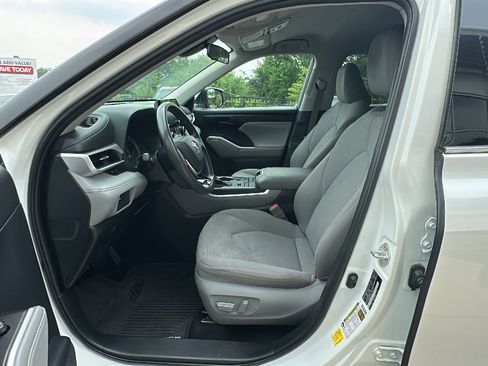 Used 2020 Toyota Highlander L AWD/4WD image 12