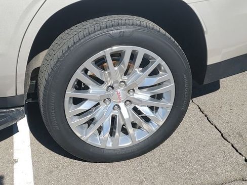 Used 2023 GMC Yukon SLT w/ SLT Luxury Package image 34