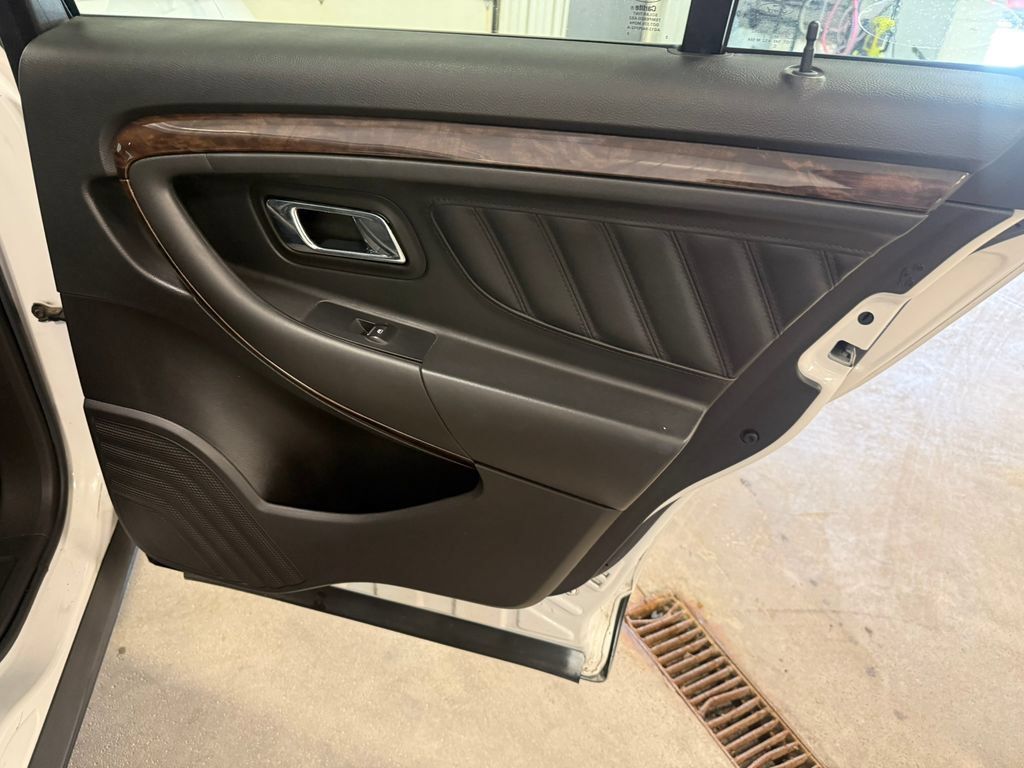 Used 2013 Ford Taurus Limited FWD image 28