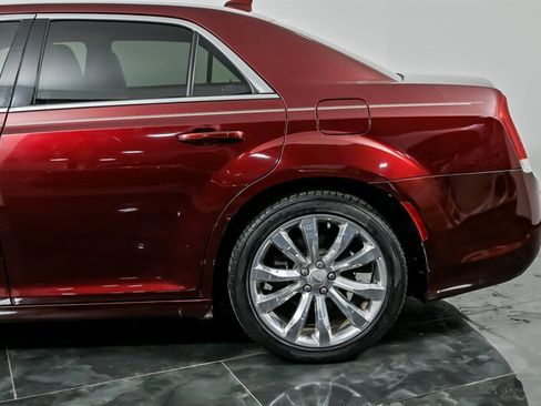 Used 2020 Chrysler 300 Touring w/ Chrome Appearance Package image 7