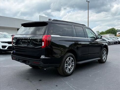 Used 2025 Ford Expedition Active AWD/4WD image 4