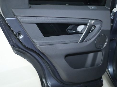 Used 2025 Land Rover Discovery Sport S image 32