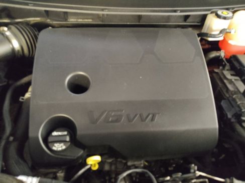 Used 2021 Chevrolet Traverse LS FWD image 30