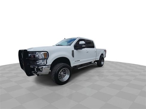 Used 2019 Ford F250 Lariat w/ Lariat Ultimate Package image 4