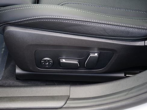 Used 2025 BMW 330i xDrive Sedan w/ Convenience Package image 18