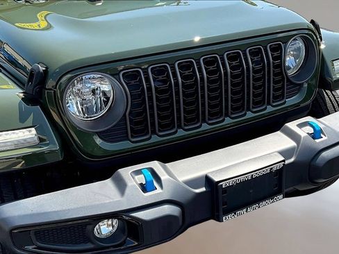 Used 2024 Jeep Wrangler Unlimited w/ Convenience Group AWD/4WD image 30