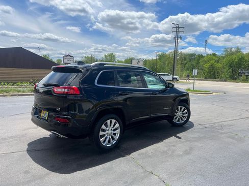 Used 2018 Jeep Cherokee Overland w/ Technology Group AWD/4WD image 8