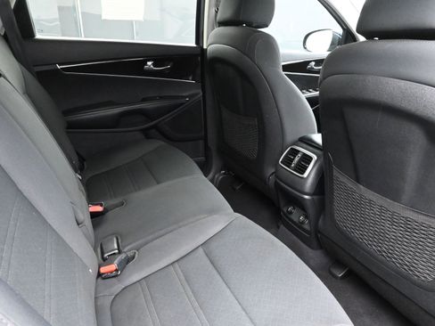 Used 2020 Kia Sorento LX w/ LX I4 Convenience Package image 26
