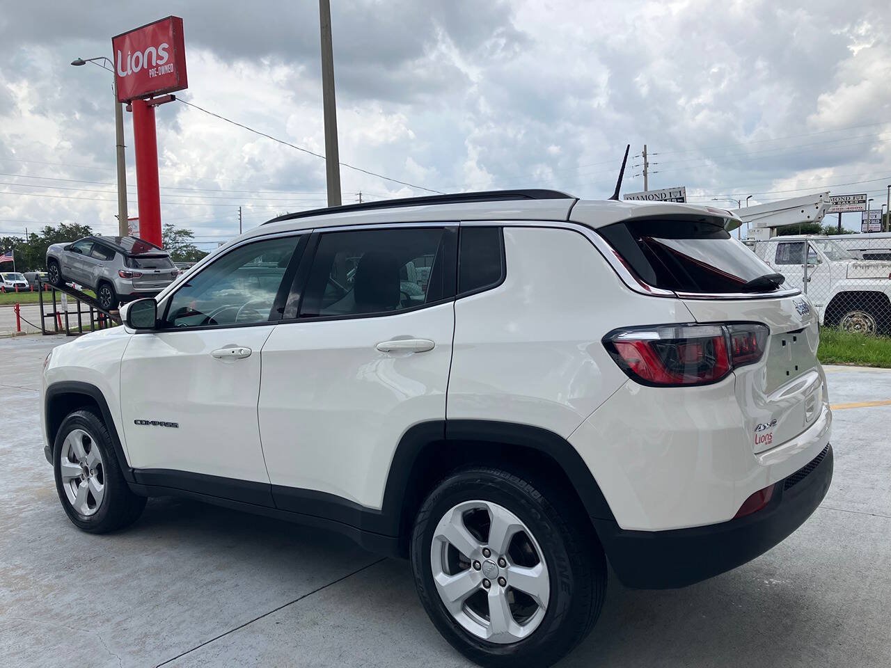 Used 2018 Jeep Compass Latitude w/ Popular Equipment Group AWD/4WD image 5