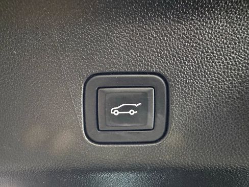 Used 2023 GMC Yukon Denali w/ Denali Reserve Package image 27