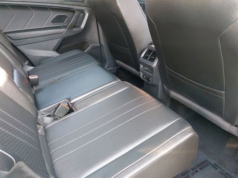 Used 2022 Volkswagen Tiguan SE image 11