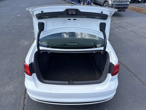 Used 2017 Volkswagen Jetta GLI FWD image 23