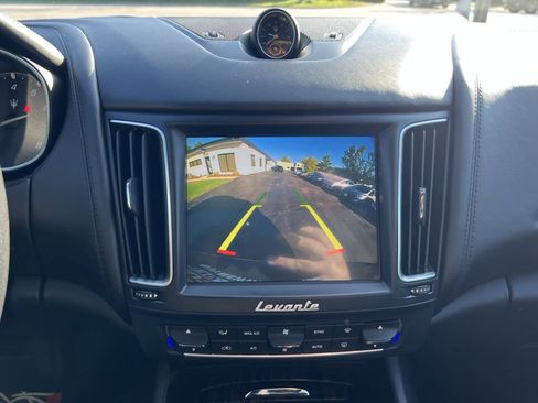 Used 2017 Maserati Levante w/ Luxury Package image 20