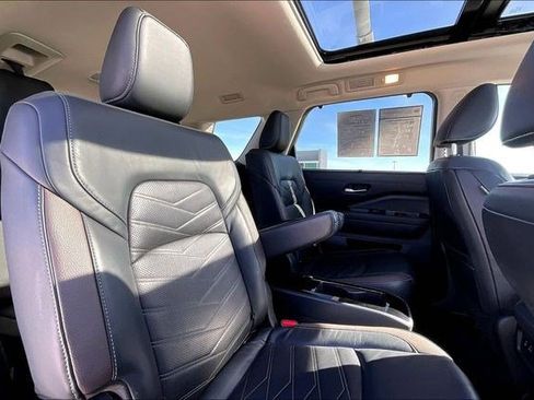 Used 2022 Nissan Pathfinder Platinum w/ Cargo Package image 32