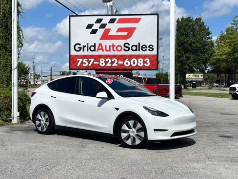 Used 2023 Tesla Model Y Long Range AWD/4WD image 1