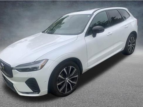 Used 2023 Volvo XC60 B5 Plus w/ Climate Package FWD image 3