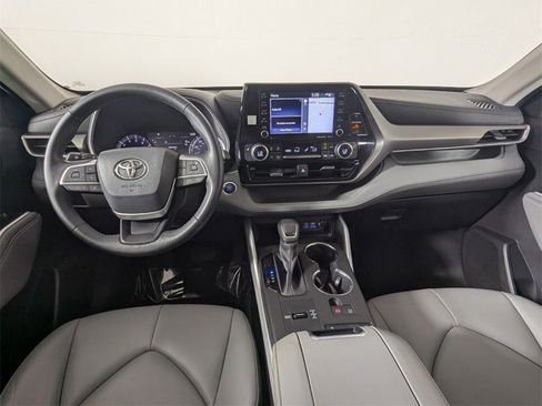 Used 2022 Toyota Highlander XLE image 15