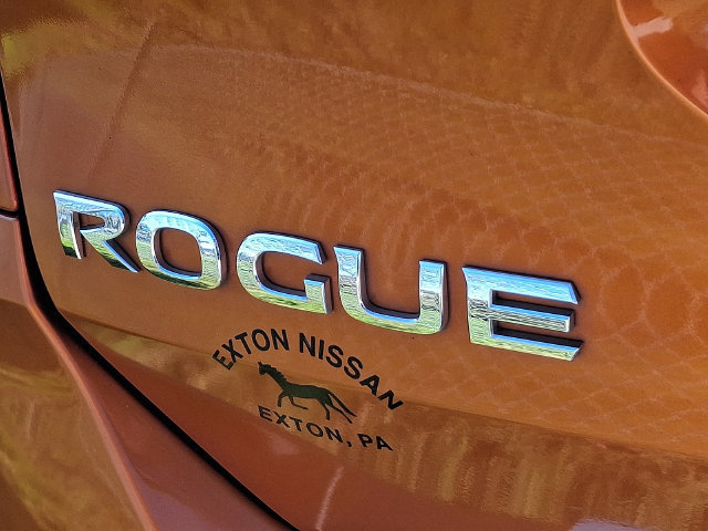 Used 2017 Nissan Rogue SL w/ SL Premium Package AWD/4WD image 11