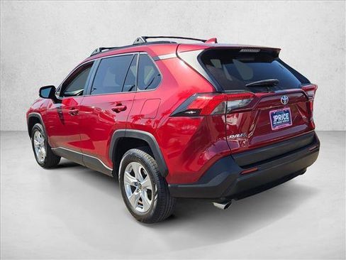 Used 2021 Toyota RAV4 XLE w/ Convenience Package FWD image 7