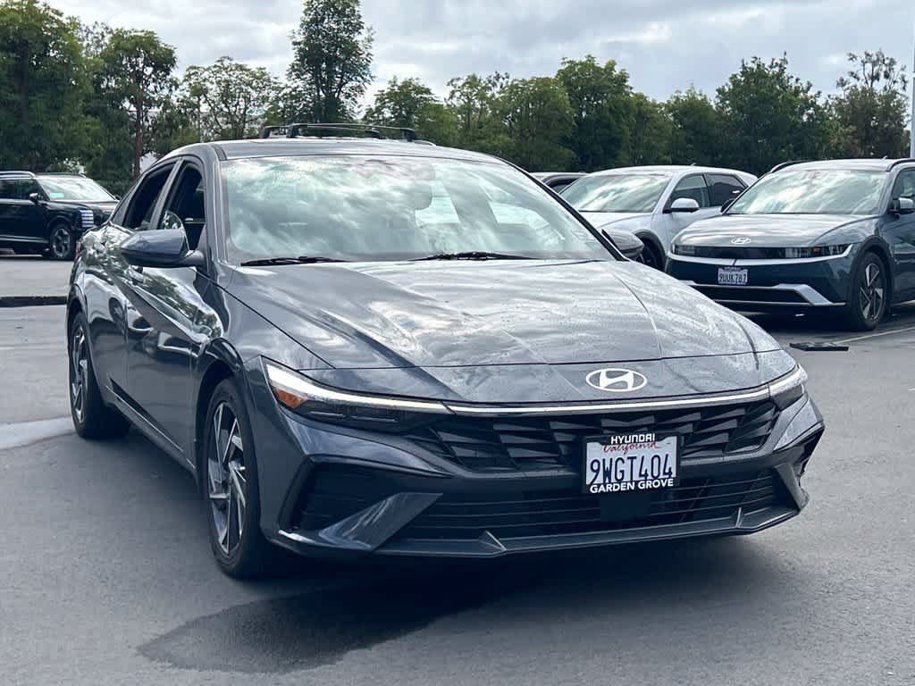 Used 2025 Hyundai Elantra Limited FWD image 6
