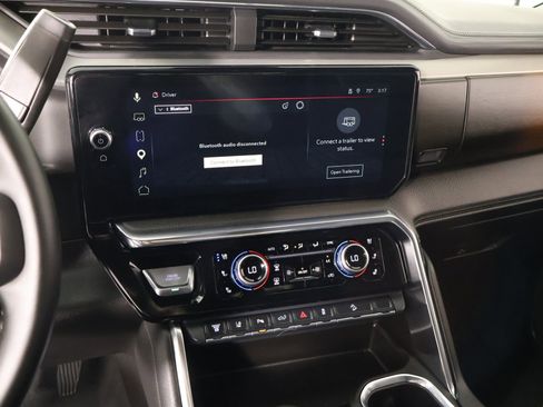 Used 2025 GMC Sierra 2500 Denali AWD/4WD image 5